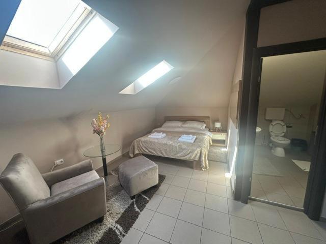 Jp Motel Mali Pariz Bor Exterior foto